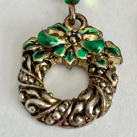 Vintage Christmas Wreath Dangle Charm Earrings Gold Tone Enamel Red Bead Post - Picture 8 of 12